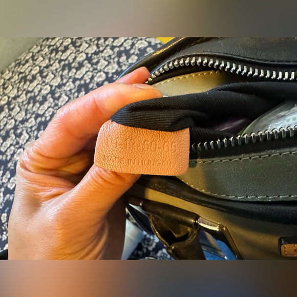 Authentic adorable butter soft Grey Chloe bag with shoulder strap - Picture 7 of 10